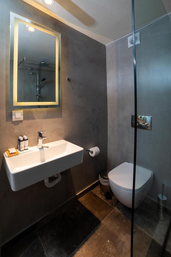 Brettania Hotel Ioannina Buitenkant foto