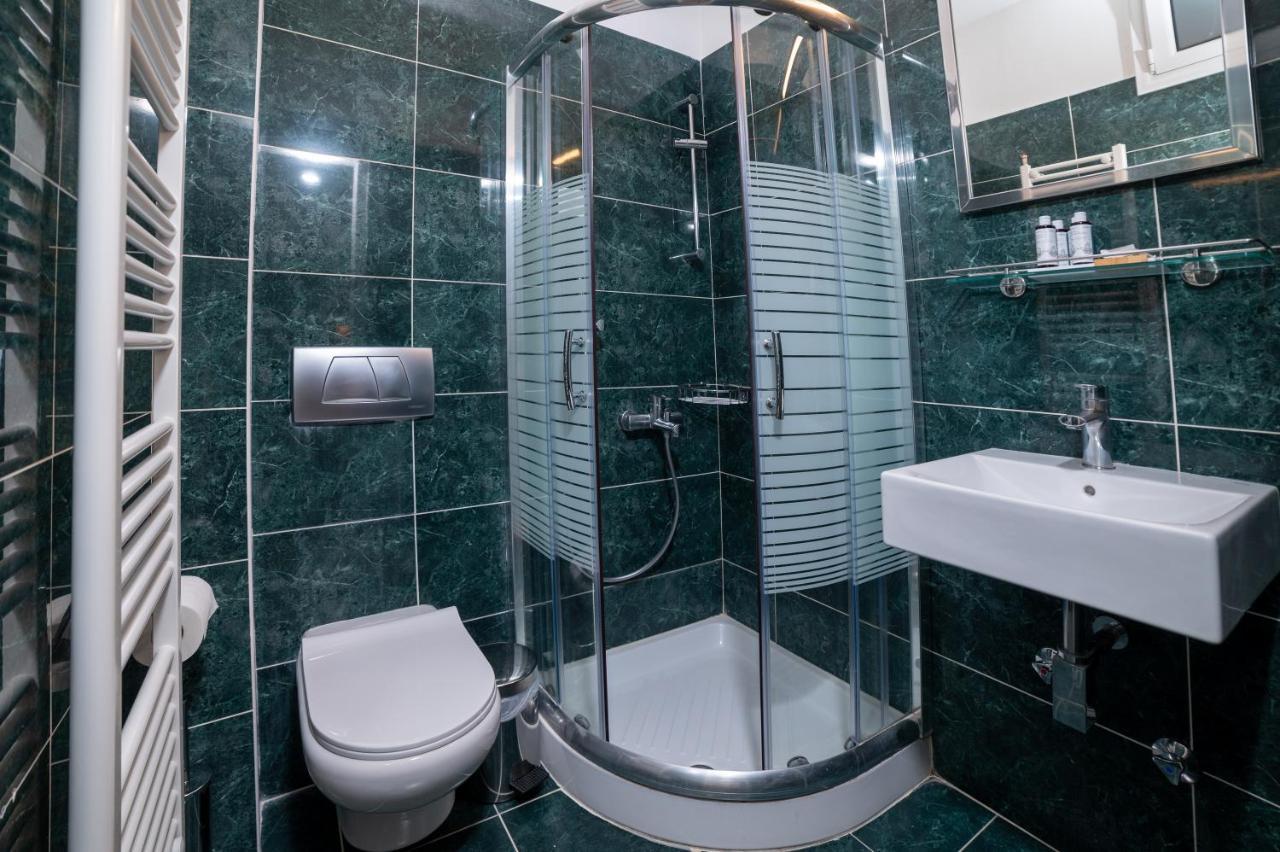 Brettania Hotel Ioannina Buitenkant foto