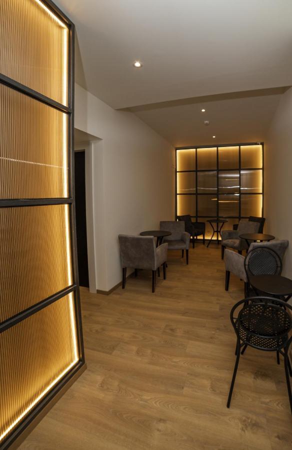 Brettania Hotel Ioannina Buitenkant foto